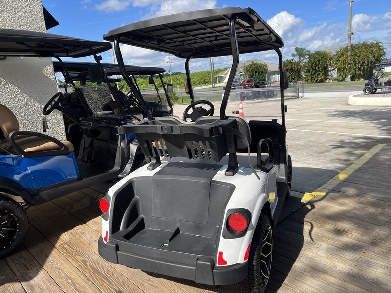 2024 E-Z-GO Freedom RXV ELiTE Lithium | Bright White | Zero-Maintenance Electric Sale! - Image 4