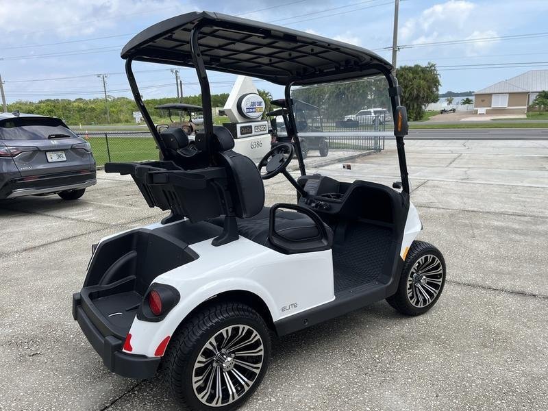 2024 E-Z-GO Freedom RXV ELiTE Lithium | Bright White | Zero-Maintenance 2-Passenger Sale! - Image 6