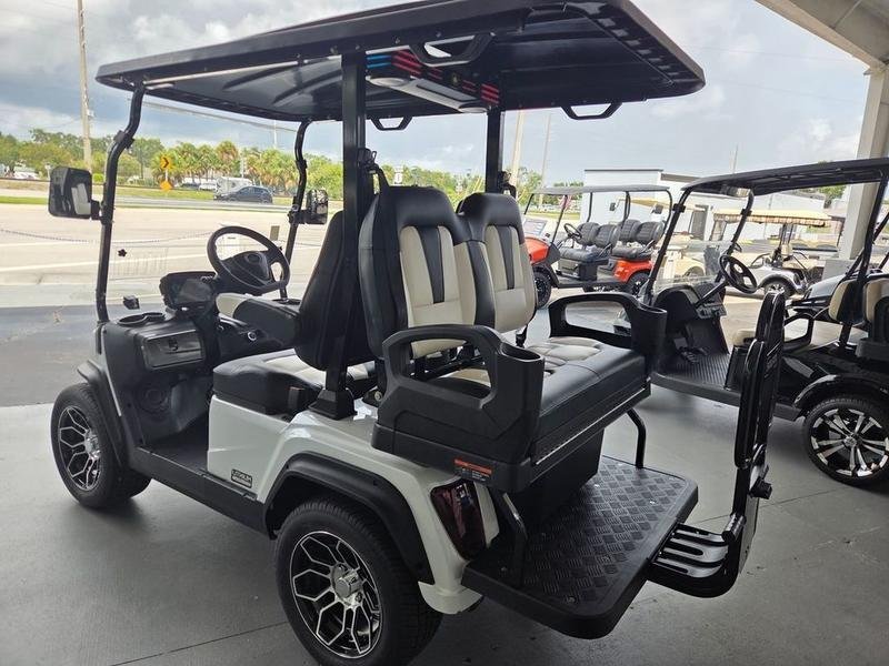 2025 Evolution D5 Ranger 2+2 Plus Arctic Gray | Cart with CarPlay - Image 4