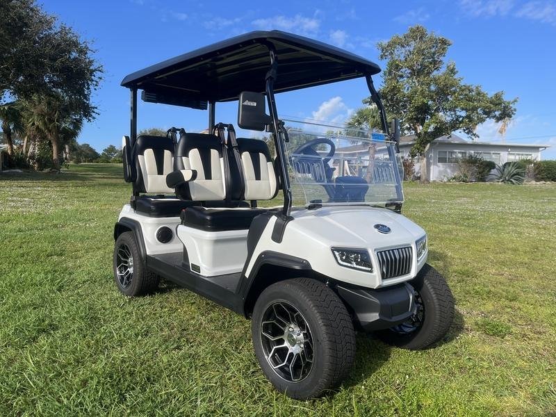 2025 Evolution D5 Ranger 4 Pearl White | Forward-Facing 4-Seater Cart