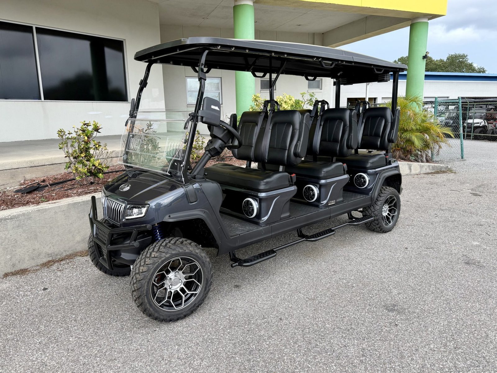 2026 Evolution D5 Maverick 6 6-Passenger Lithium Golf Cart