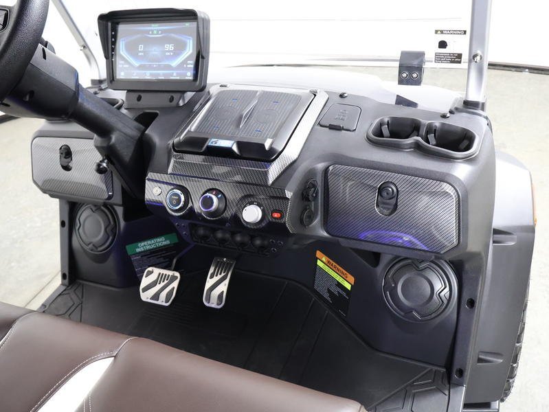 2026 Evolution D-MAX XT4 Lithium 4x4 4-Passenger Forward-Facing Golf Cart - Image 3