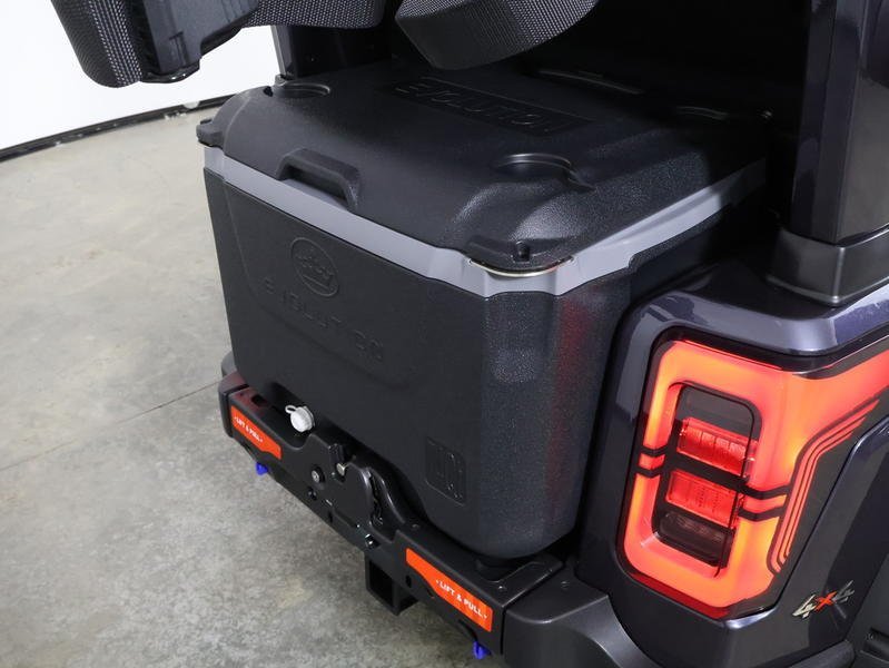 2026 Evolution D-MAX XT4 Lithium 4x4 4-Passenger Forward-Facing Golf Cart - Image 10