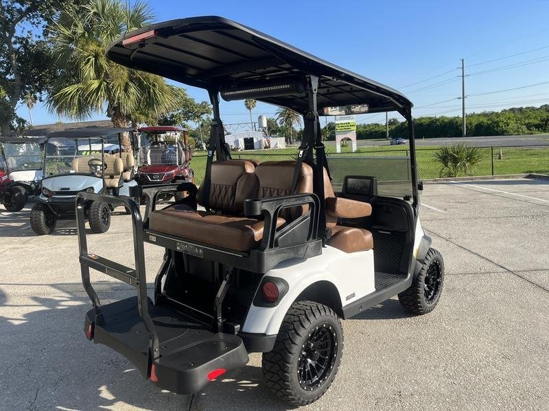 2026 E-Z-GO Freedom RXV ELiTE Lithium | Bright White | Zero-Maintenance Electric Sale!