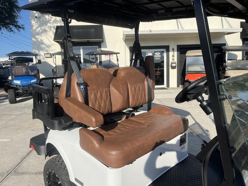 2026 E-Z-GO Freedom RXV ELiTE Lithium | Bright White | Zero-Maintenance Electric Sale! - Image 2