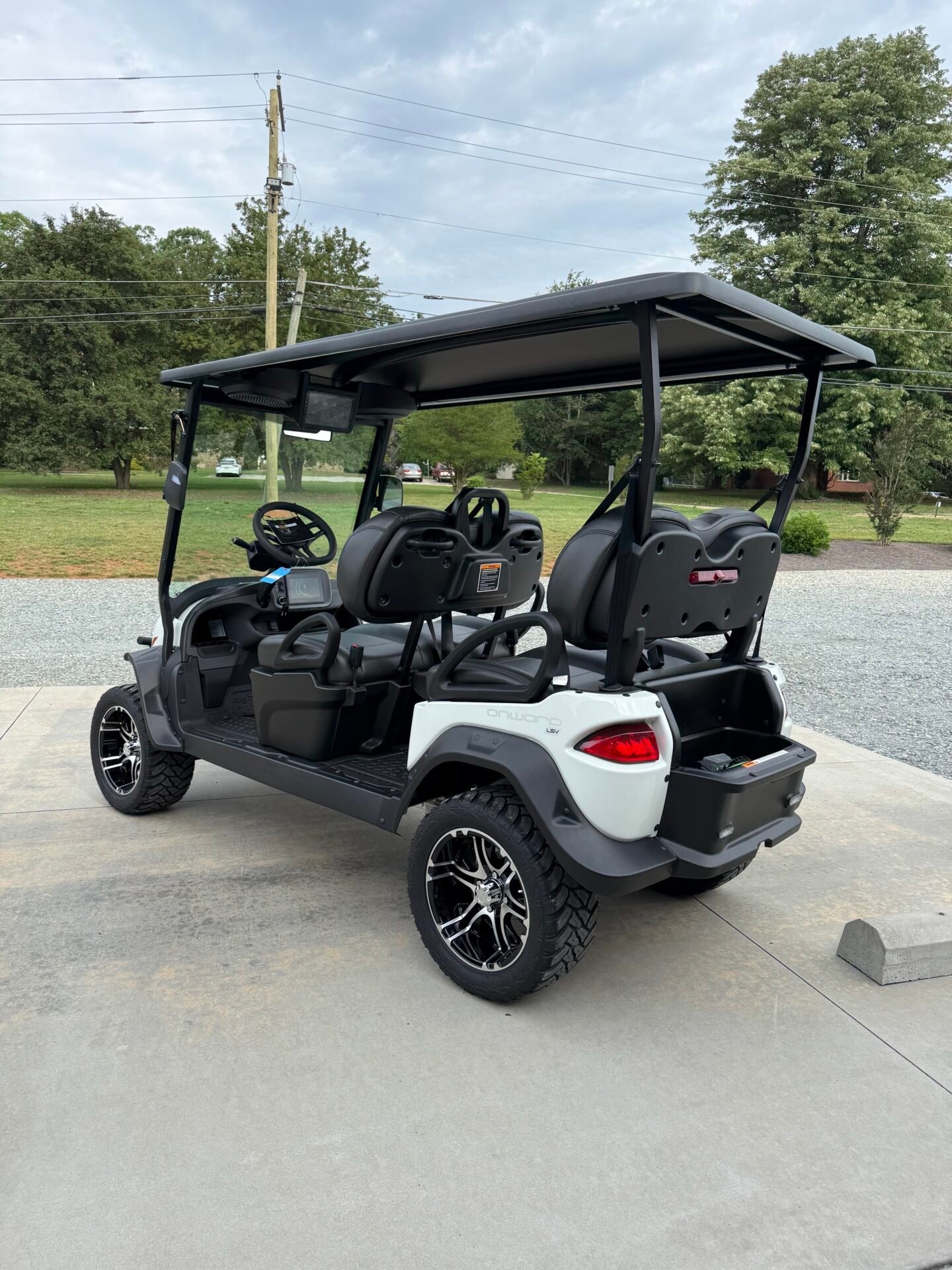 2027 Club Car Onward 4 Forward XR LSV 4-Passenger Lithium - Image 9