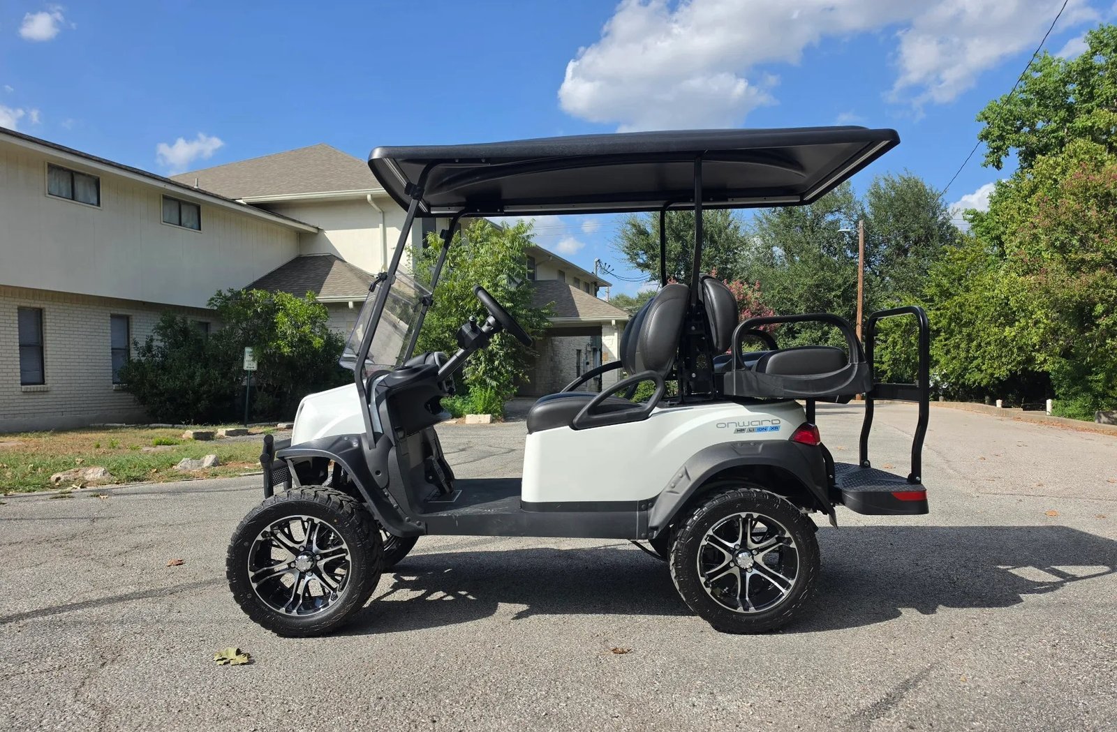 2027 Club Car Onward Lifted 4-Passenger XR Lithium | Midnight Silver - Image 5