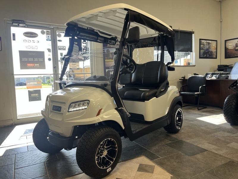 2027 Club Car Onward 2 Passenger Lithium Golf Cart - Image 9