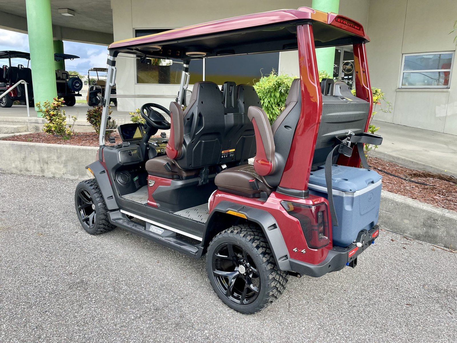 2026 Evolution D-MAX XT4 4WD 4-Passenger Lithium Golf Cart - Image 5