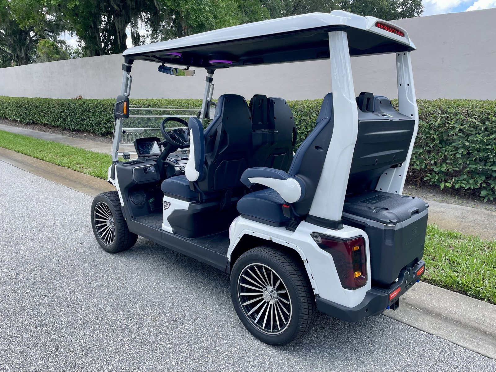 2026 Evolution D-Max GT4 4-Passenger Lithium Golf Cart - Image 4