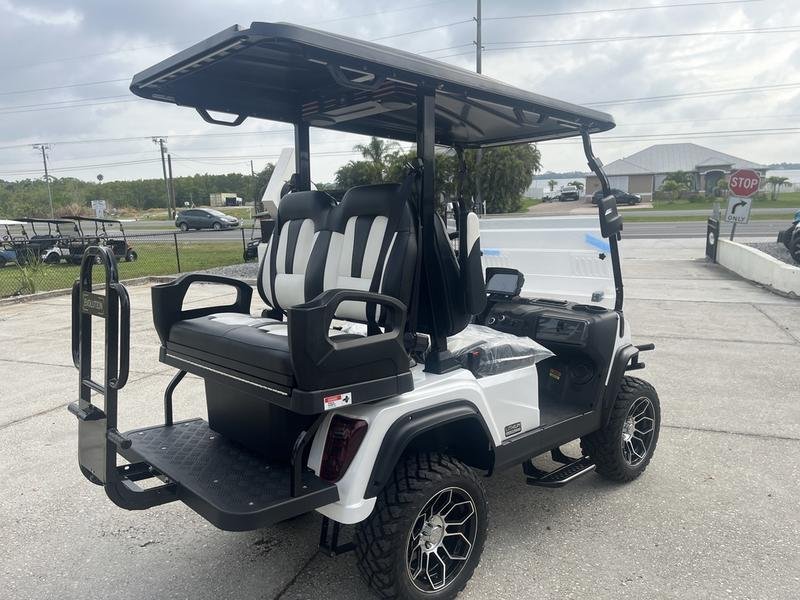 2025 Evolution D5 Maverick 2+2 for Sale | 4-Seater Lifted Golf Cart - Image 5