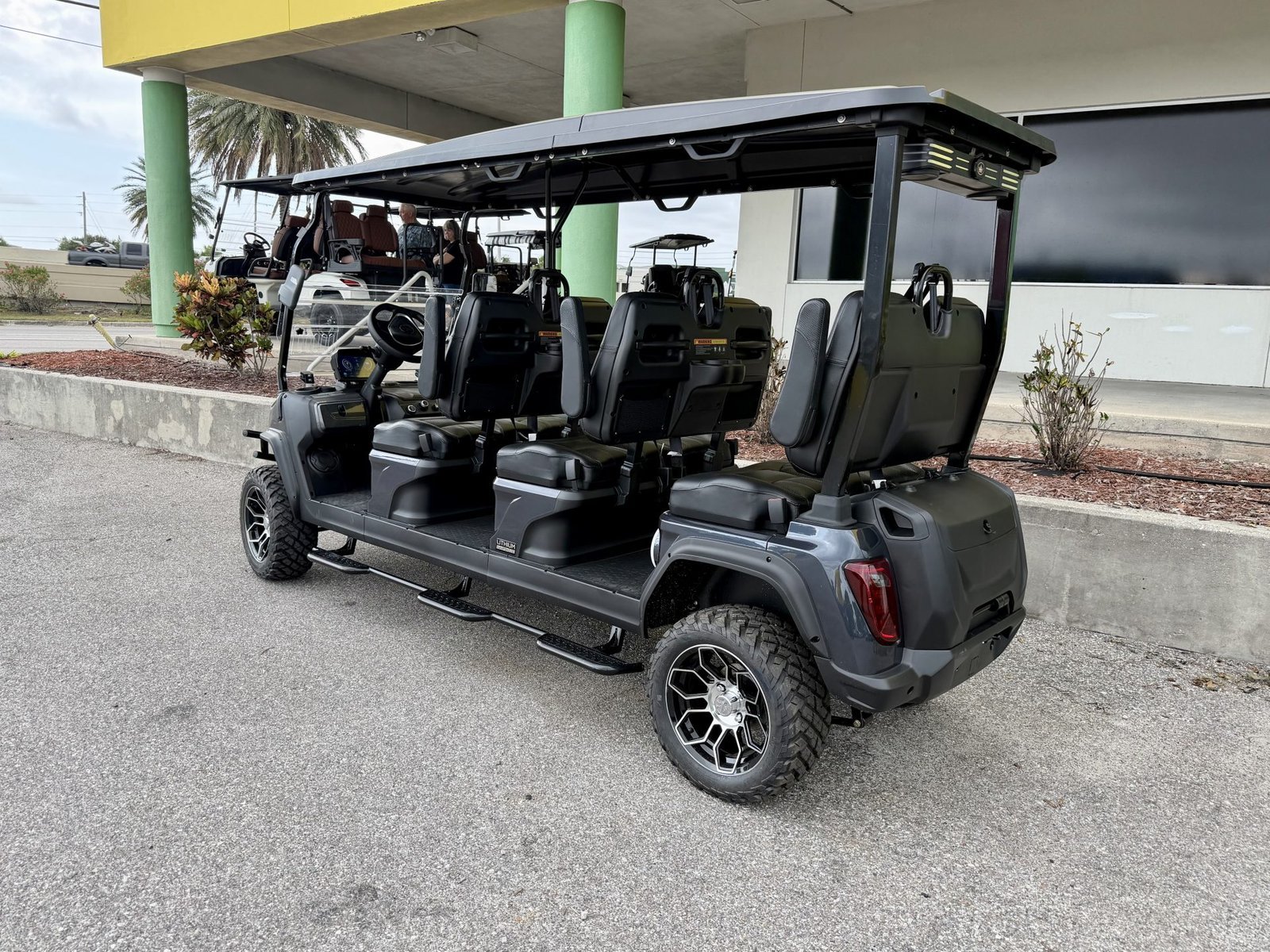 2026 Evolution D5 Maverick 6 6-Passenger Lithium Golf Cart - Image 4