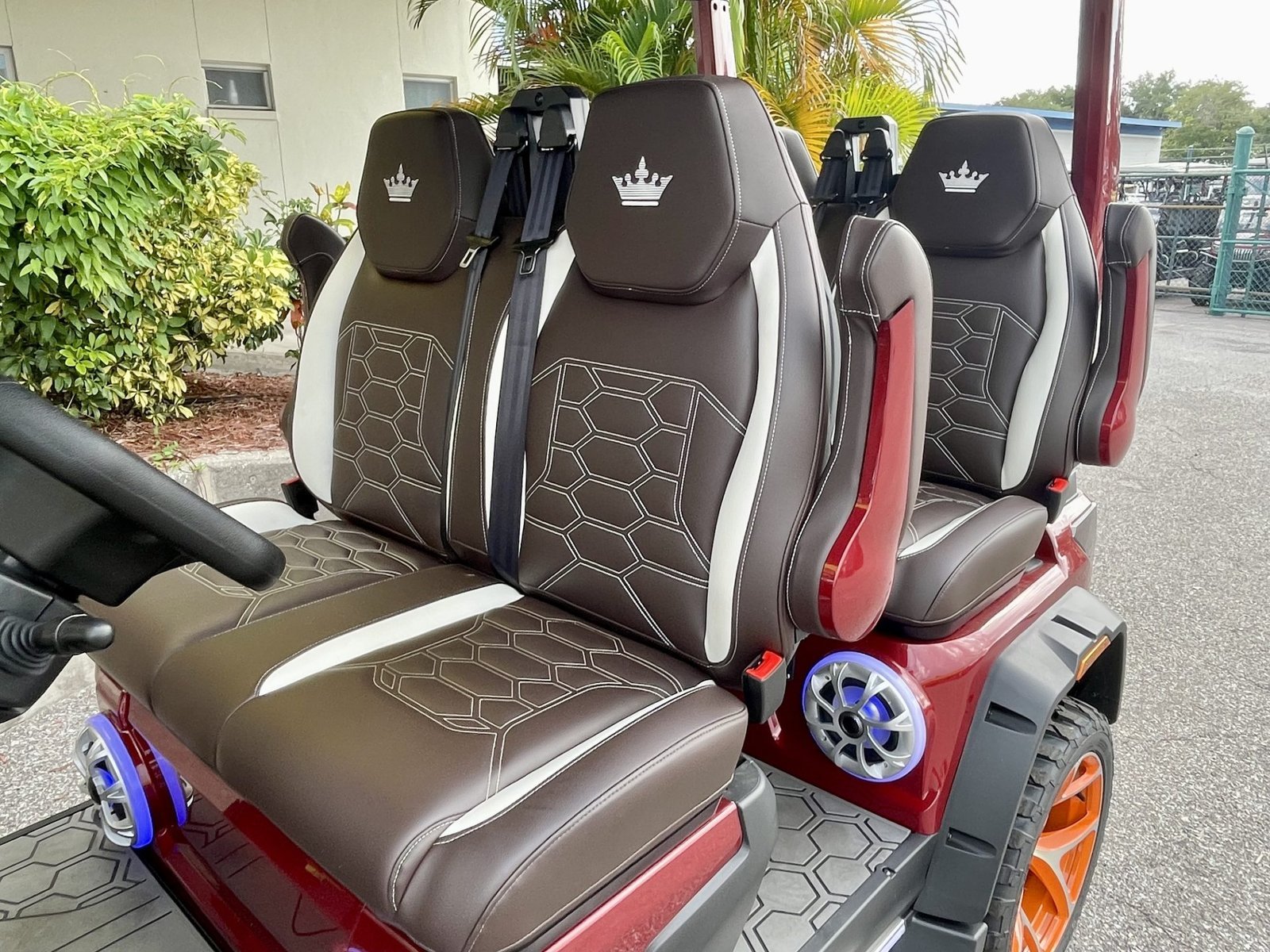 2026 Evolution D-MAX XT4 4WD 4-Passenger Lithium Golf Cart - Image 4