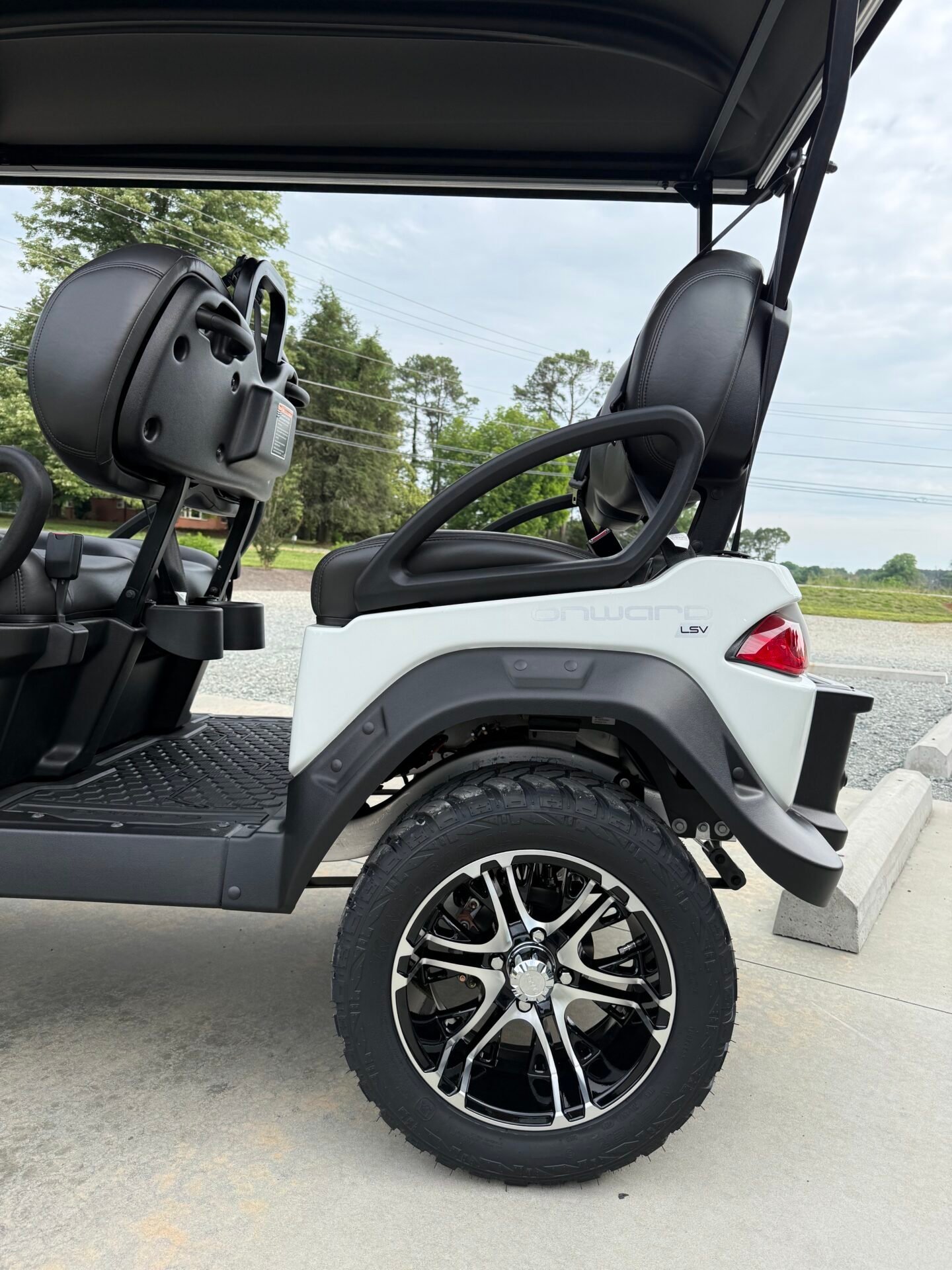 2027 Club Car Onward 4 Forward XR LSV 4-Passenger Lithium - Image 7