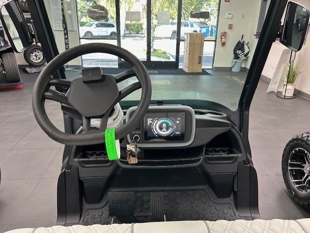2027 Club Car Onward 4-Passenger XR Lithium LSV - Image 9