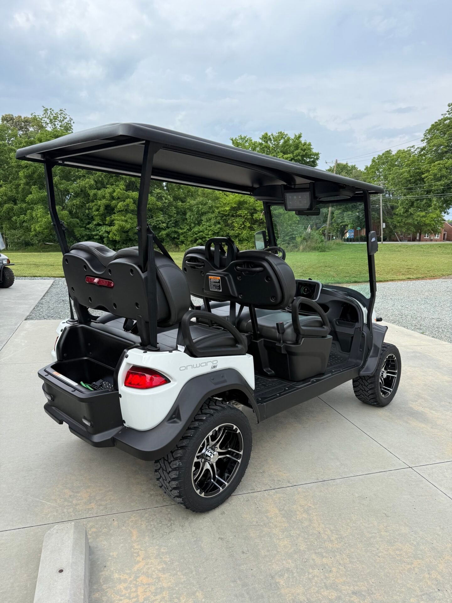 2027 Club Car Onward 4 Forward XR LSV 4-Passenger Lithium - Image 5